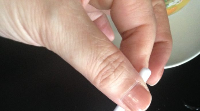 never scrub saffron in a metal mortar