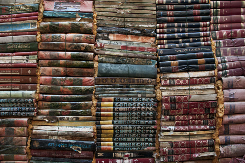 Curated list of e-zines, publishers, and online communities for writers, artists, and photographers