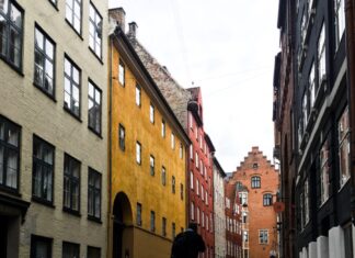 Look up from the pavement, won’t you?