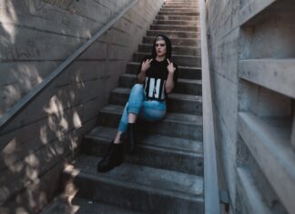 10 TIPS FOR WRITING POETRY woman sitting on stairs