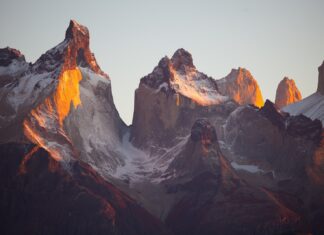 what is glacier mountains during day