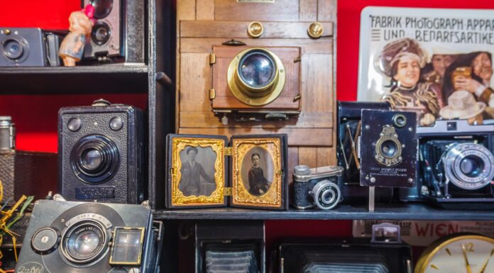 Haphazardly black and brown vintage camera