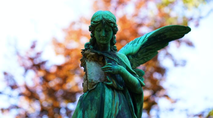 The New Place green statue of liberty during daytime