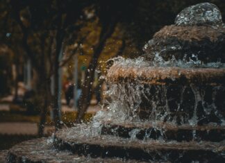 HOW TO TELL A COMPLETE STRANGER YOU WANT TO KILL YOURSELF fountain outdoor during daytime