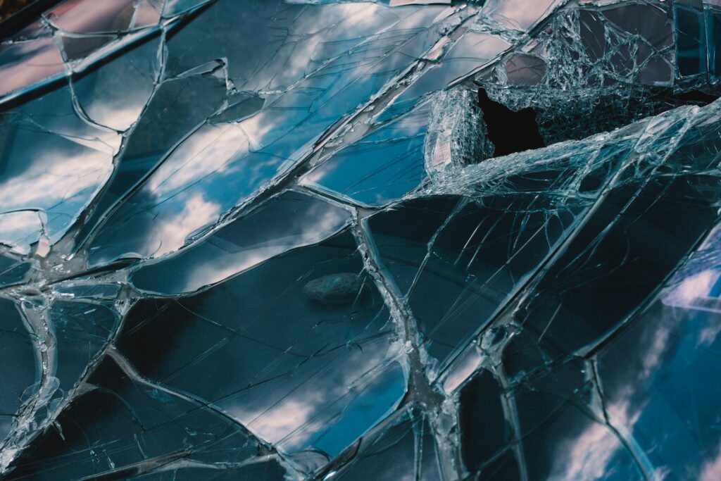 LINES MADE OF SHATTERED GLASS