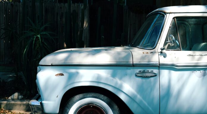 THE RUSTY WHITE PICK UP