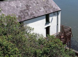 Tribute from a Wooden Hut