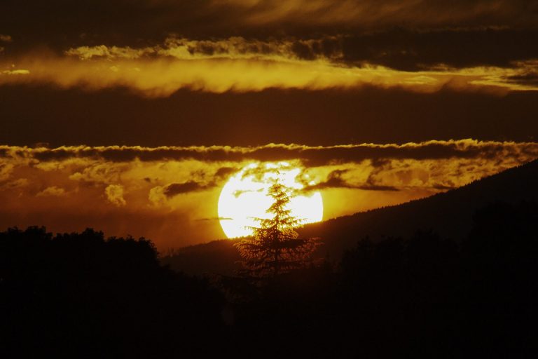 Sunset Drama: A Gallery of Ten Vancouver Sunset Photographs by Rod Raglin